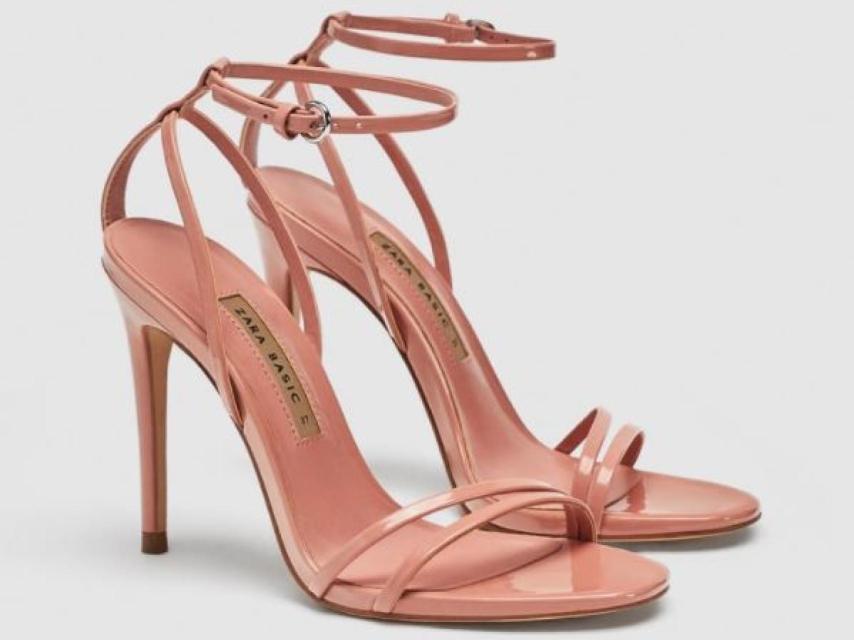 Sandalia de tacón de Zara.