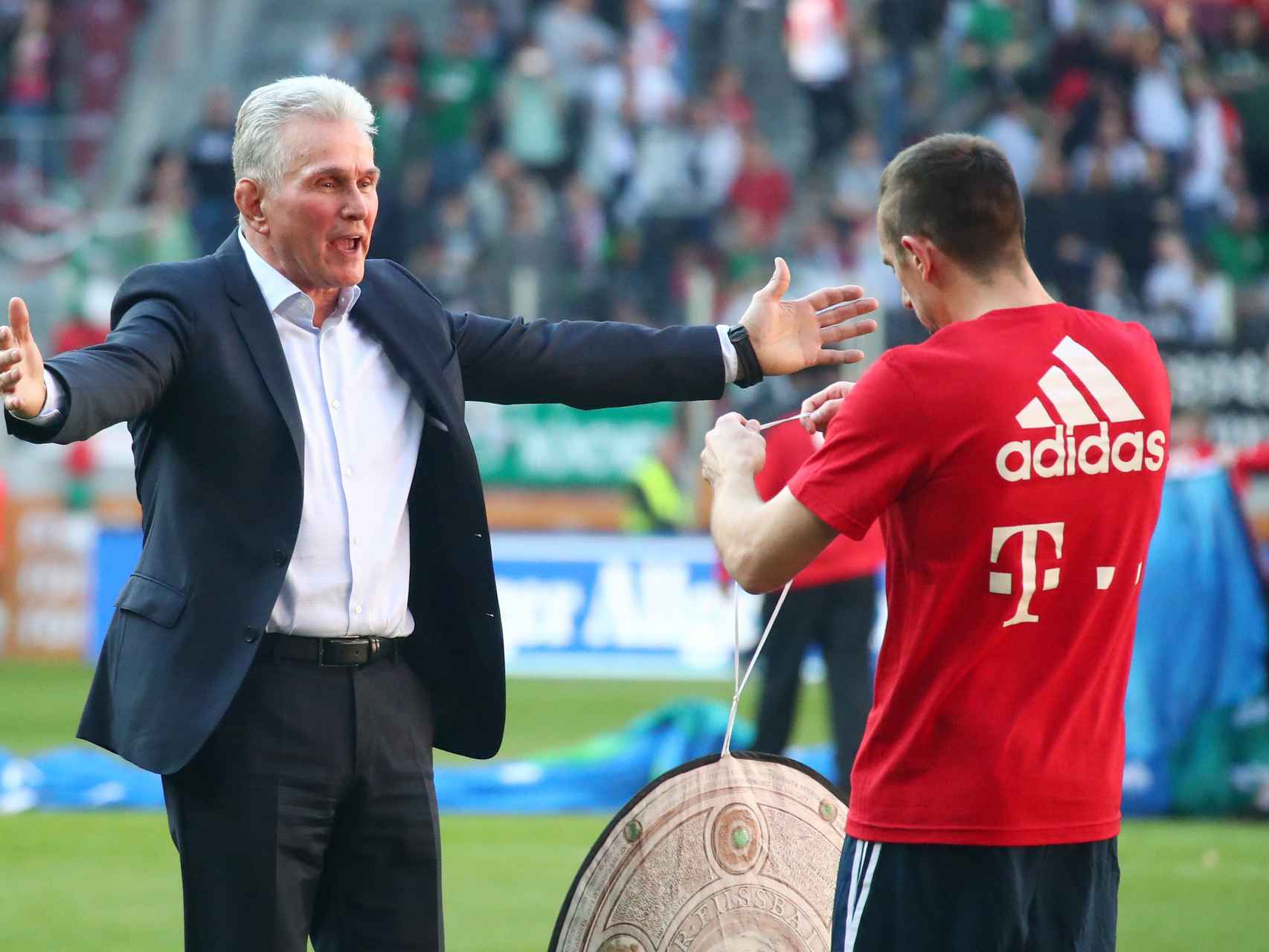 Jupp Heynckes celebra la Bundesliga con Ribéry.