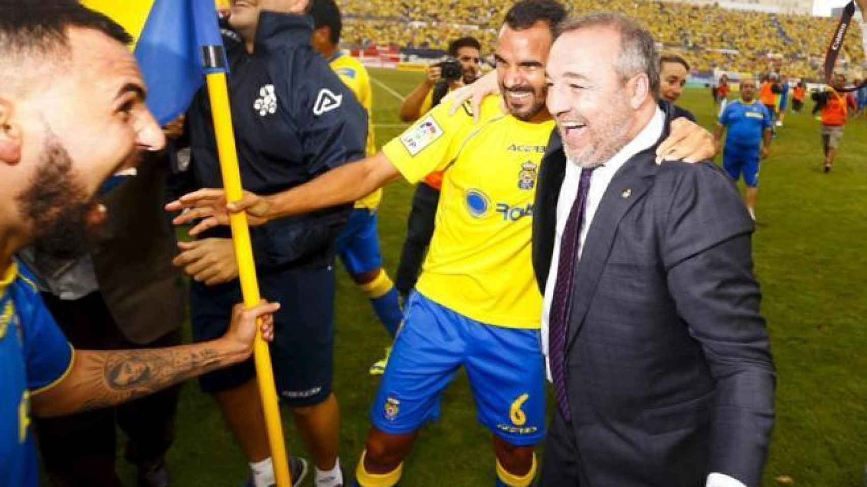Miguel Ángel Ramírez celebra el ascenso.