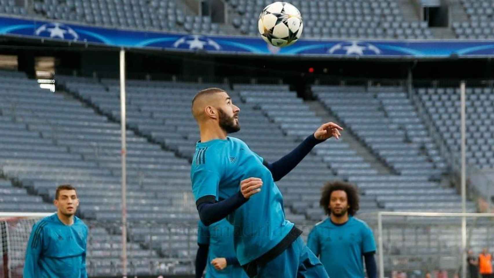 Benzema durante un entrenamiento del Madrid