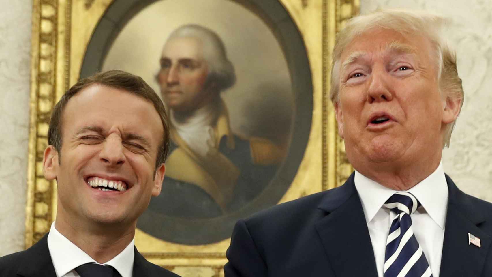 Macron y Trump bromean en el Despacho Oval.