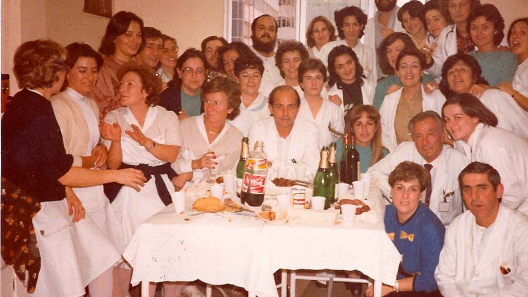 El doctor Prieto y sus compañeros de hospital cuando eran unos jóvenes residentes.