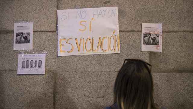 Los carteles en la manifestación feminista del día que se conoció la sentencia de 'la Manada' atacaban la decisión del juez González / Jorge Barreno.