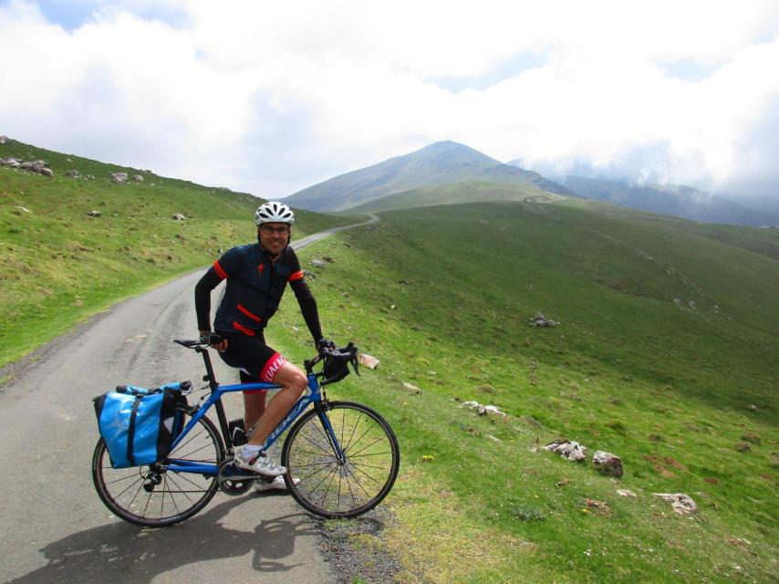 Izagirre en la subida al col de Arnostegi, desde Donibane Garazi.