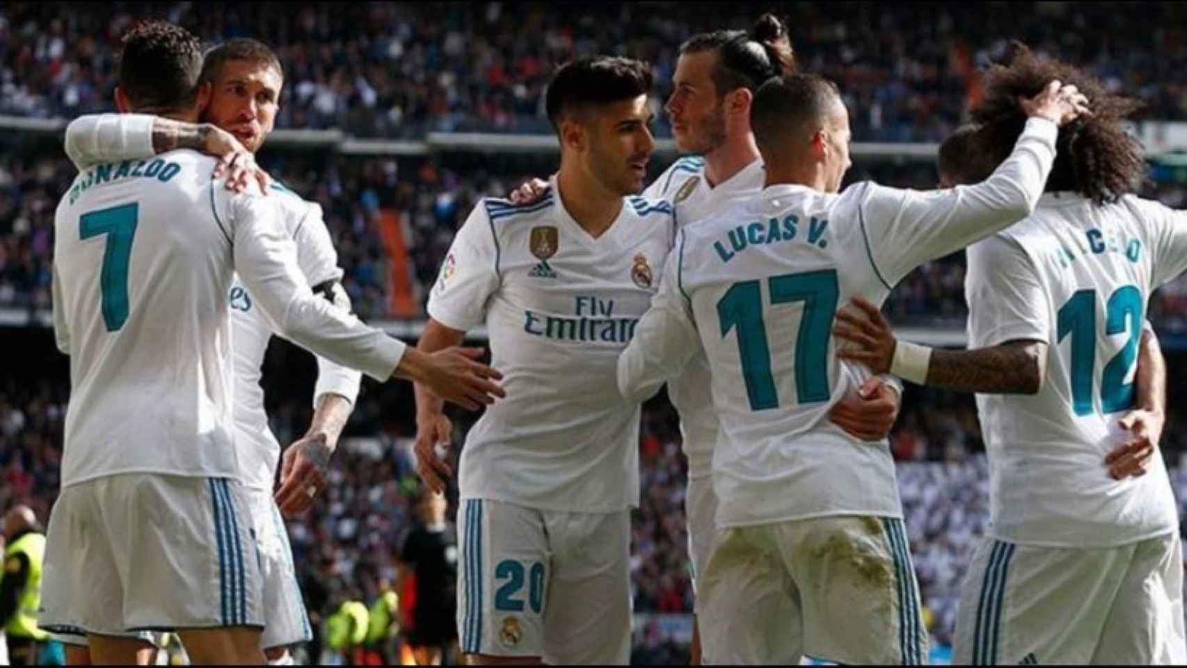 Jugadores del Real Madrid celebran un gol en el Santiago Bernabéu