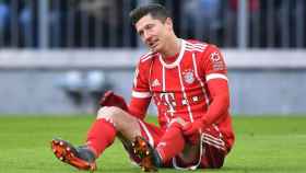 Lewandowski, tendido en el suelo. Foto fcbayern.com