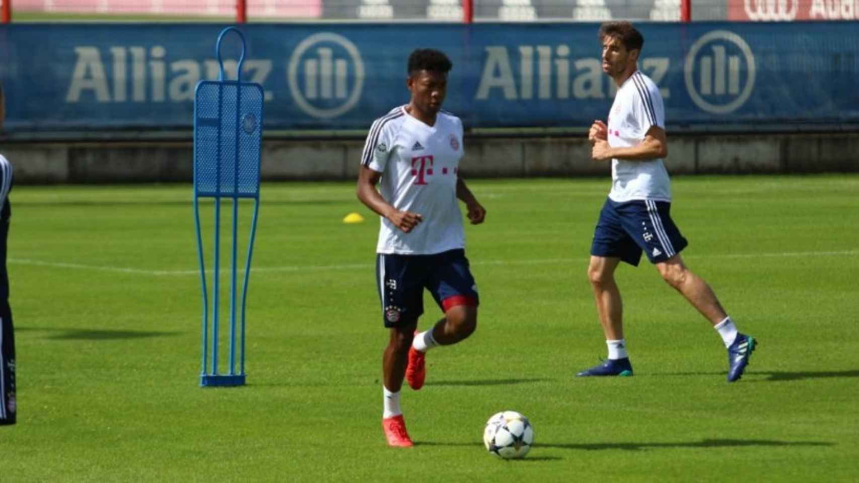 Alaba y Javi Martínez entrenan con el Bayern. Foto: Twitter (@fcbayern).