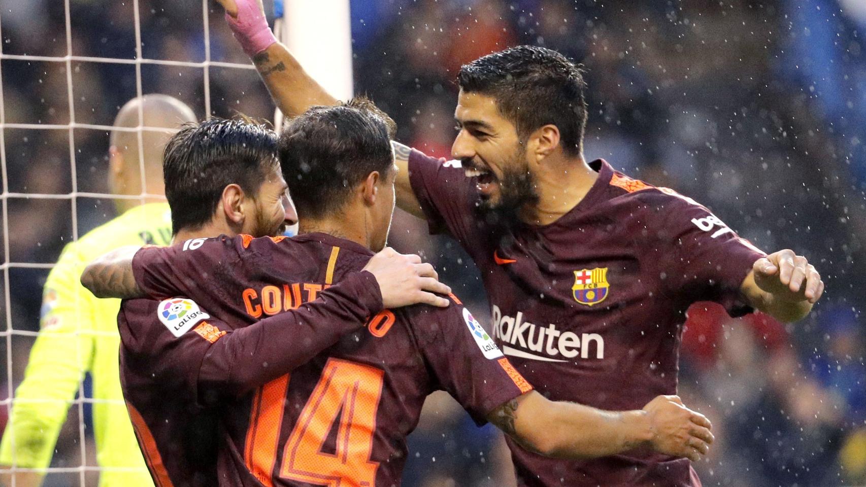 Messi, Coutinho y Suárez celebrando el gol que les dio la última Liga.