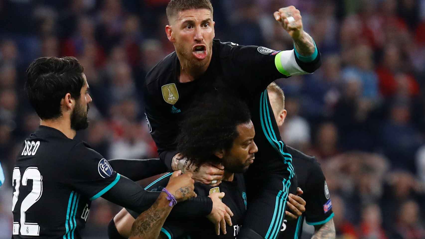 Los jugadores del Real Madrid, con Ramos a la cabeza, celebran un gol en el partido de ida.