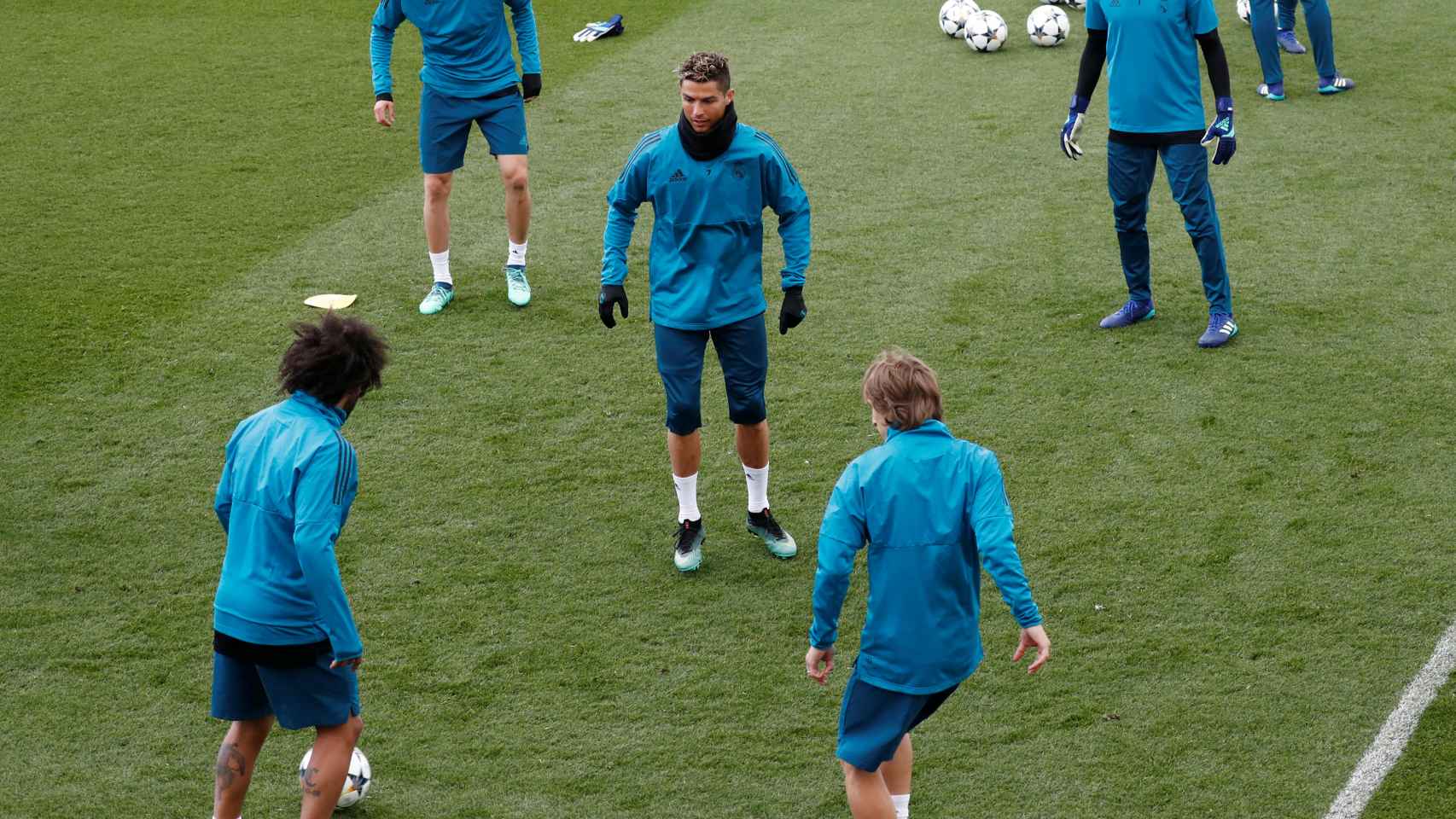 Marcelo, Modric, Cristiano, Benzema y Keylor en el entrenamiento del Real Madrid.