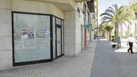 Oficina bancaria cerrada en plena crisis económica.