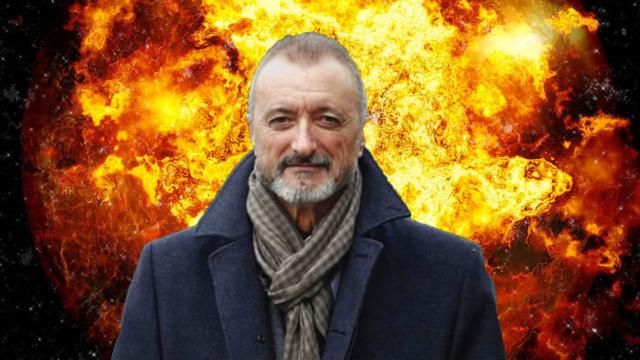 Estimado imbécil: Pérez-Reverte vuelve a defender a la RAE a escopetazos