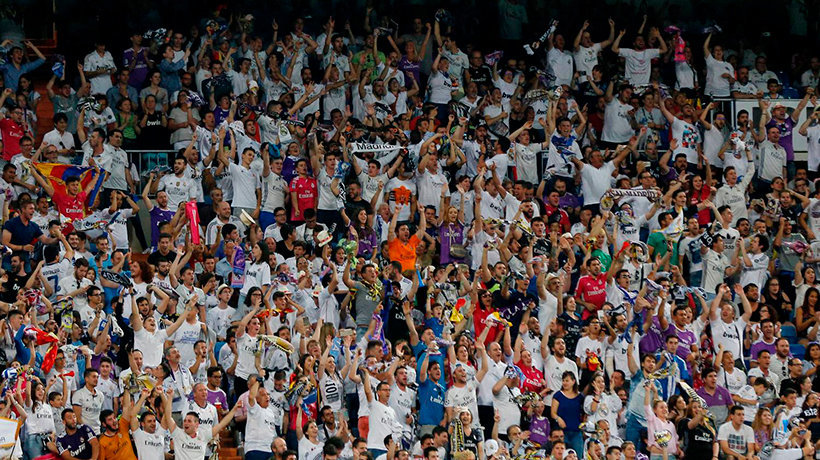 Aficionados en el Santiago Bernabéu