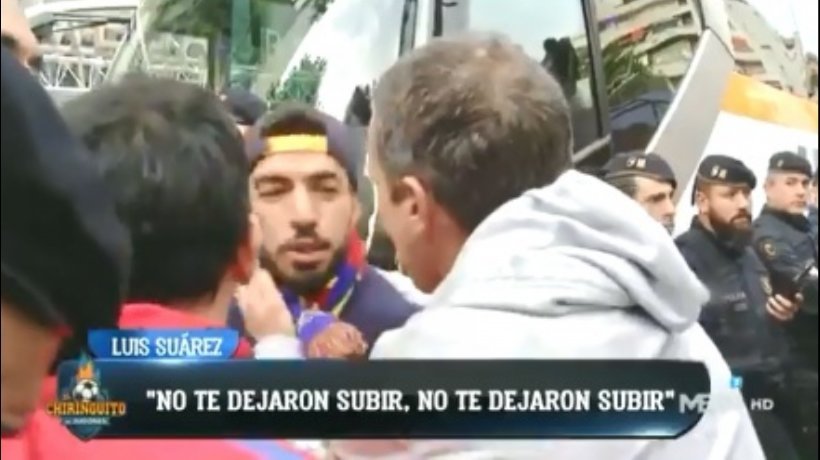Vídeo | El espectáculo de Soria en la rúa del Barça: colegueo con Piqué y abrazo con Messi
