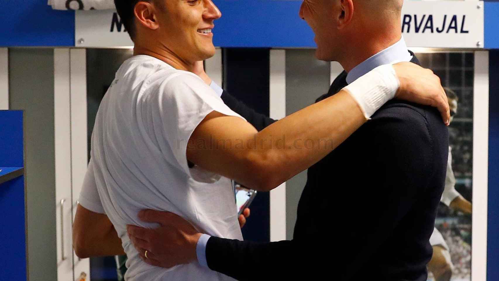 Zidane saluda a Keylor, clave en la semifinal ante el Bayern.