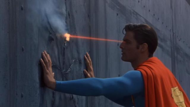 superman rayos laser