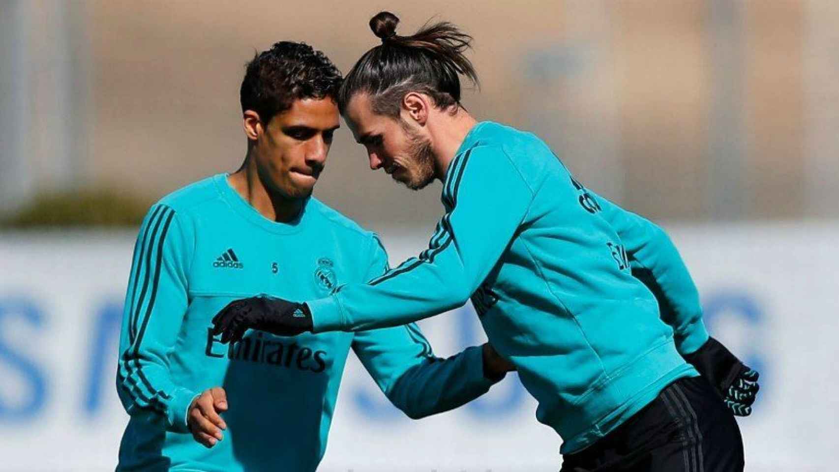 Bale entrena con Varane