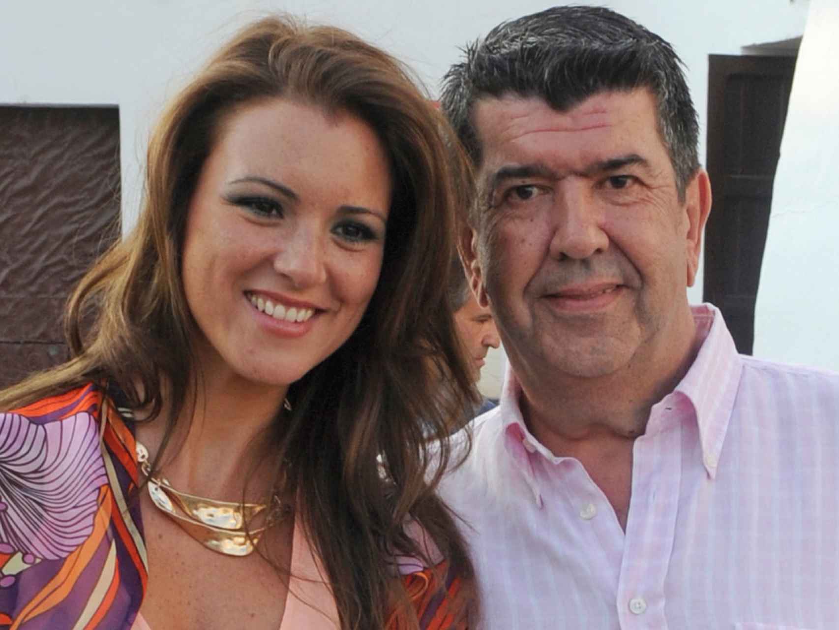 Gil Silgado junto a María Jesús Ruiz durante su relación. GTRES.