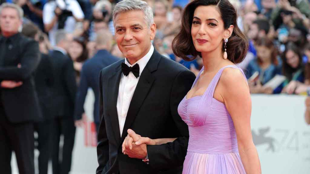 George y Amal Clooney en el primer acto público al que acudieron tras ser padres.
