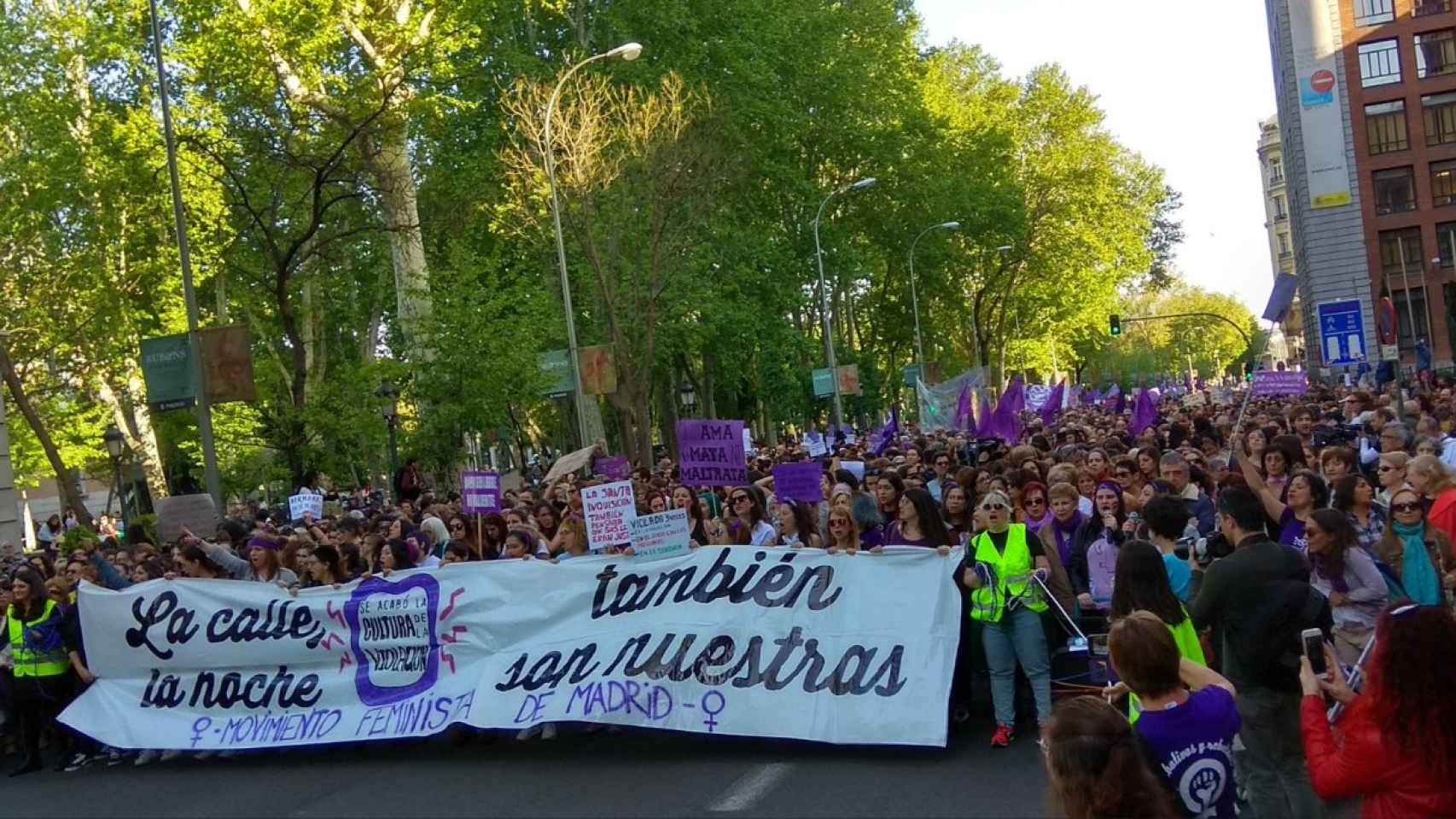 Cabecera de la manifestación contra la sentencia de 'La Manada', a la altura del paseo del Prado.