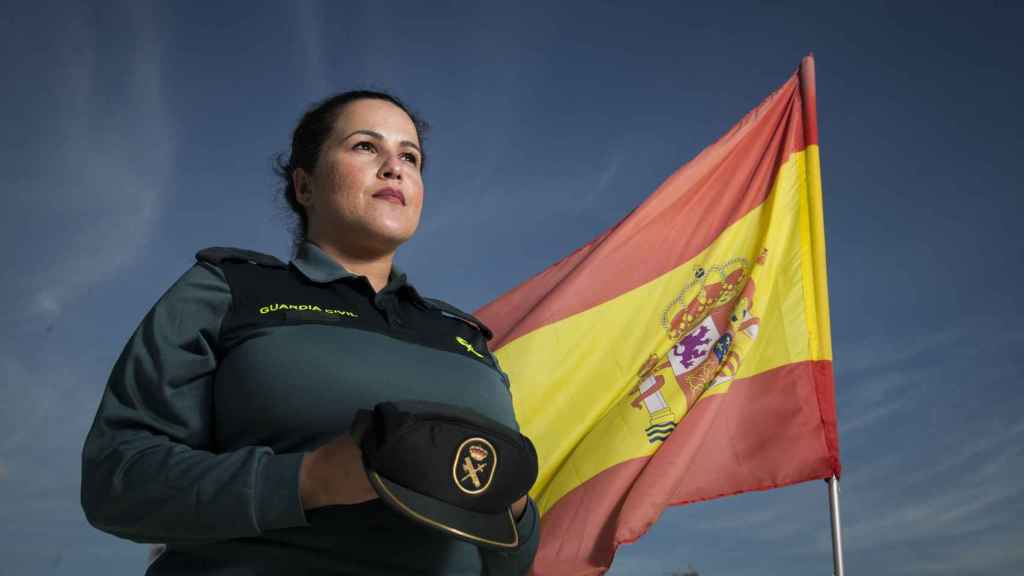 La guardia civil Luisa María Flores, quien sostiene que lleva un año de baja laboral forzada y amenazada con la incapacidad permanente.