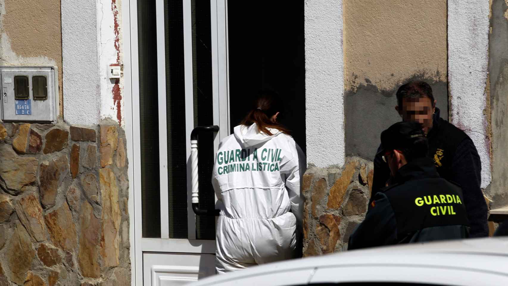 La Guardia Civil investiga una casa en Castrogonzalo.