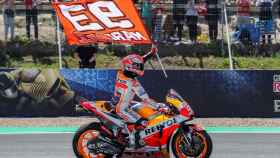 Márquez celebra su victoria en el GP de España de MotoGP en Jerez.