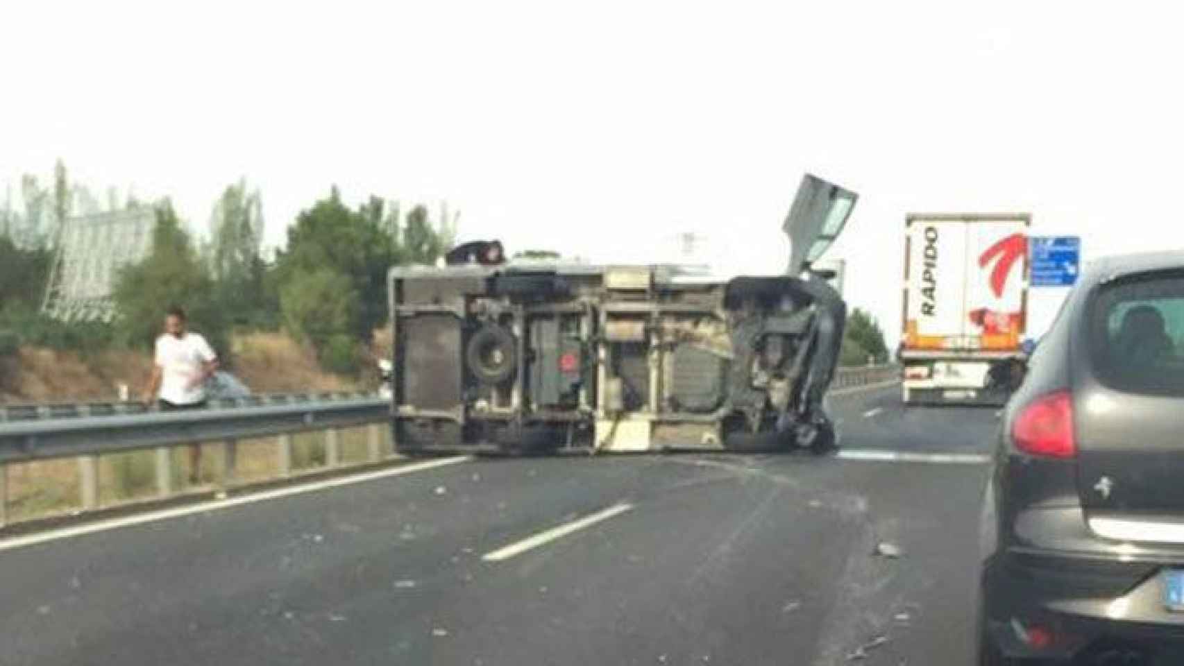 accidente-caravana-vuelco-cigales-a62