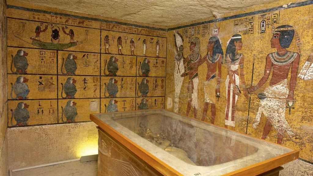 La tumba de Tutankamón, con el muro norte a la derecha de la imagen.
