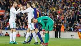Gareth Bale celebra con Cristiano Ronaldo su gol Foto: Manu Laya/El Bernabéu