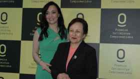 Shirin Ebadi y la autora de este artículo en la entrega de los premios de la revista 'Anoche tuve un sueño'.