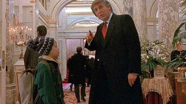 Macaulay Culkin y Donald Trump en la película Solo en casa 2: perdido en Nueva York.
