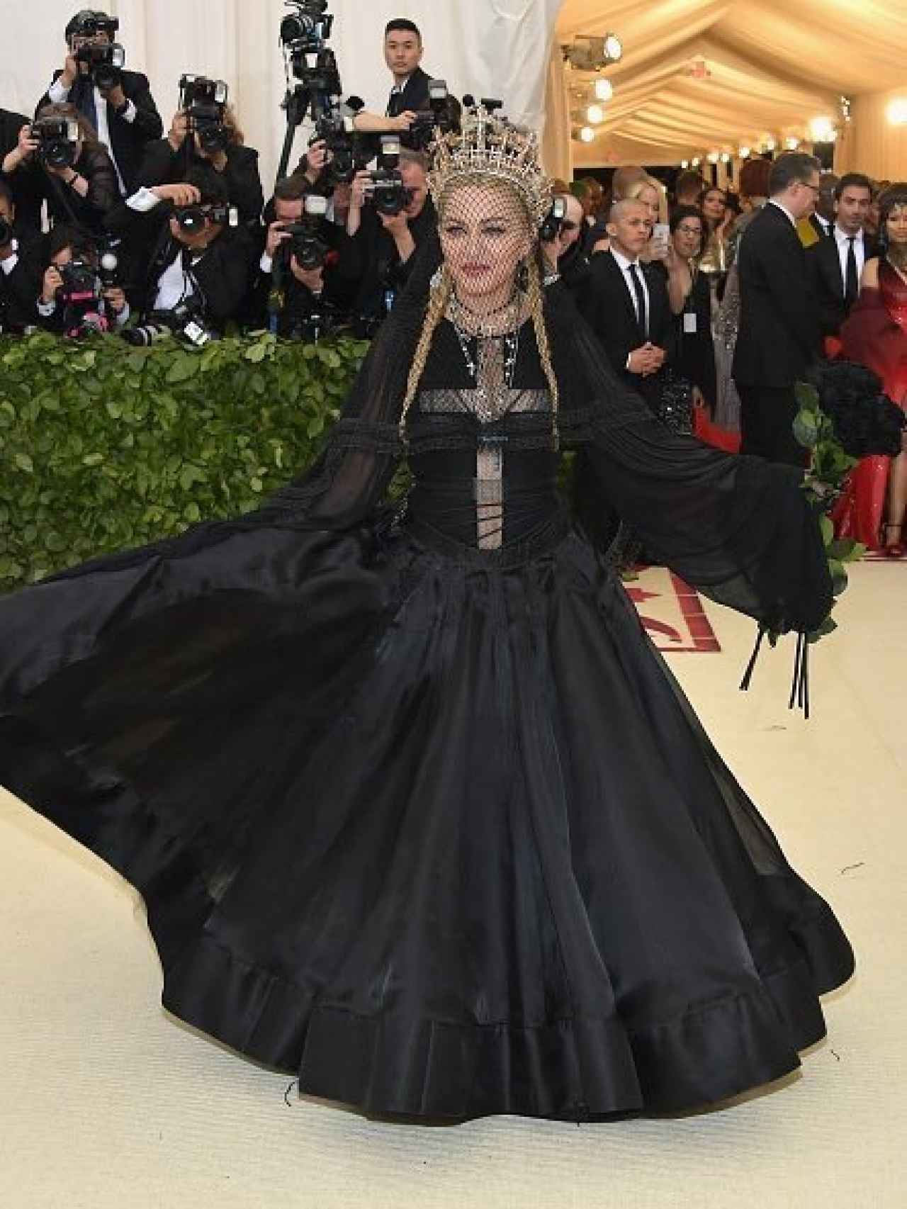 Madonna en la alfombra roja del MET.
