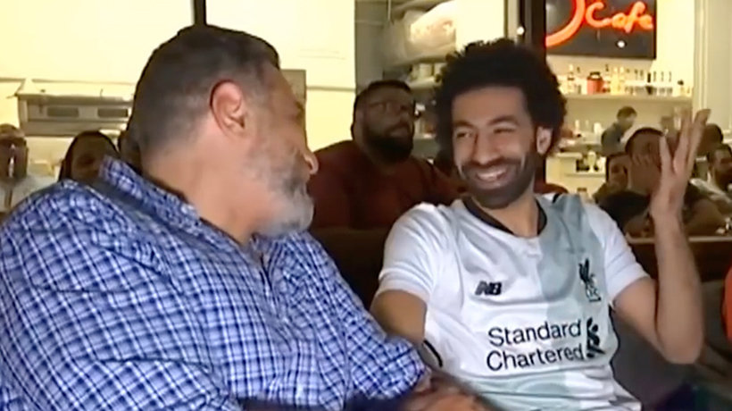 Un doble de Salah desata la locura en un bar de Egipto