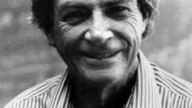 Escucha a Richard Feynmann hablar de los platillos volantes (con subtítulos en español)