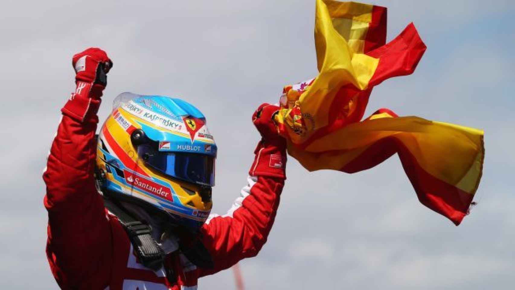 Fernando Alonso celebra su victoria en Montmeló en 2013.