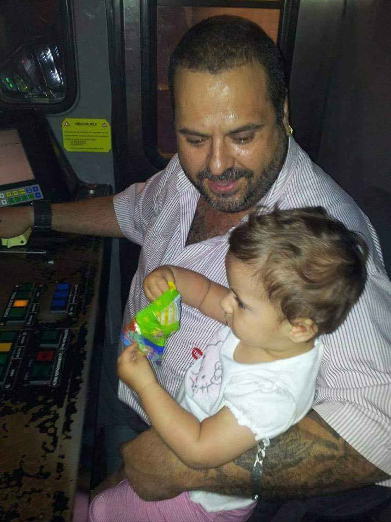 Javier, con su hija en brazos en el metro: No estaba conduciendo, subraya