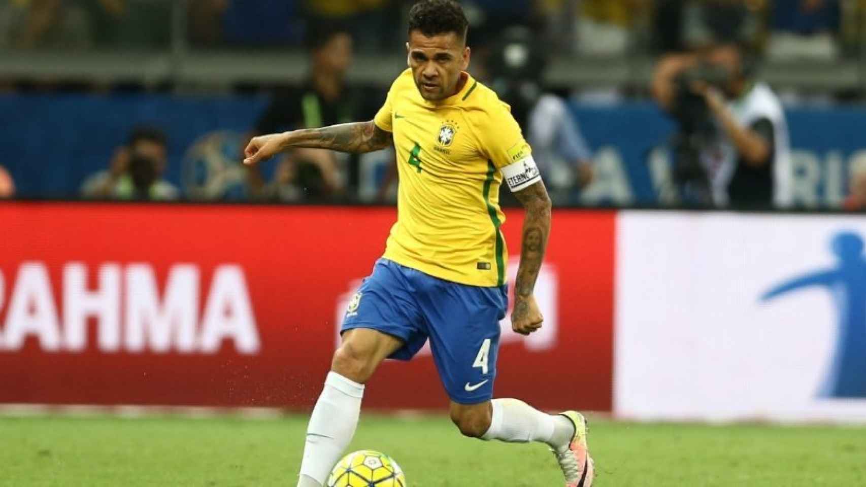 Dani Alves con Brasil. Foto: Twitter (@CBF_futebol).