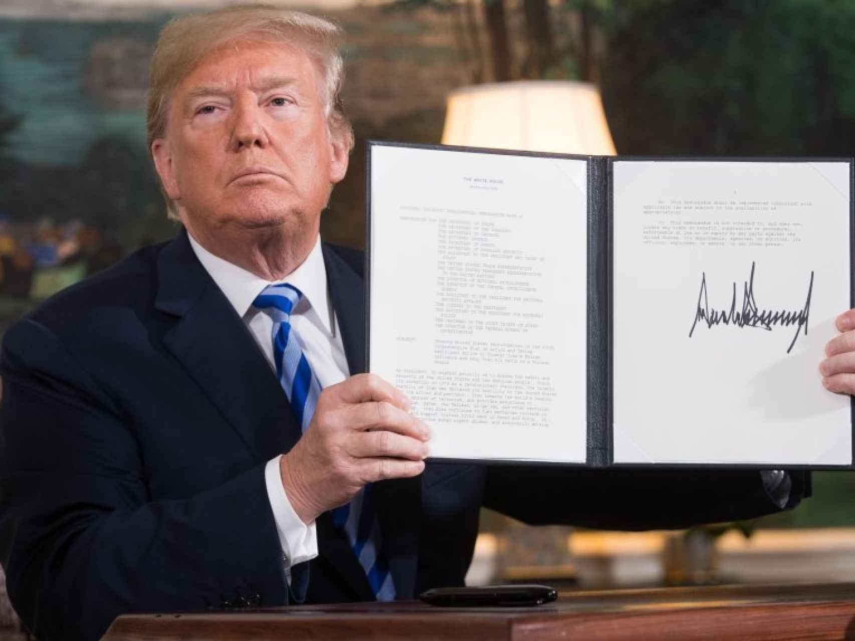 La firma de Donald Trump.