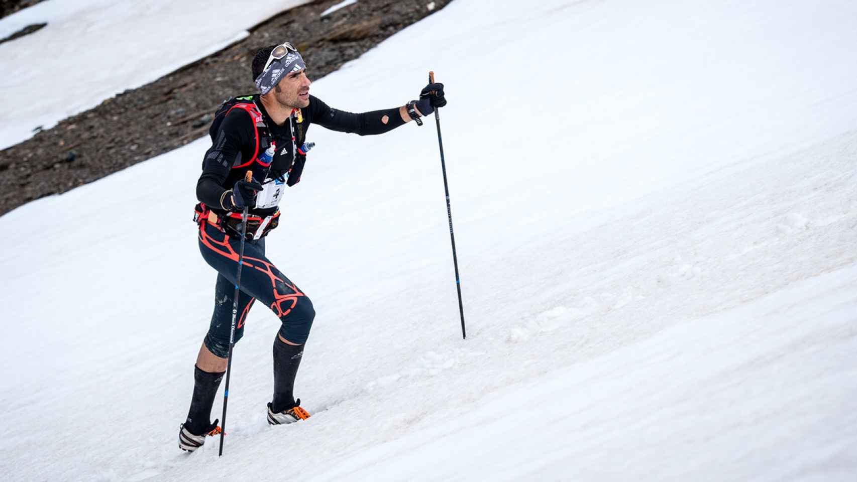 Luis Alberto Hernando practicando esquí de montaña.
