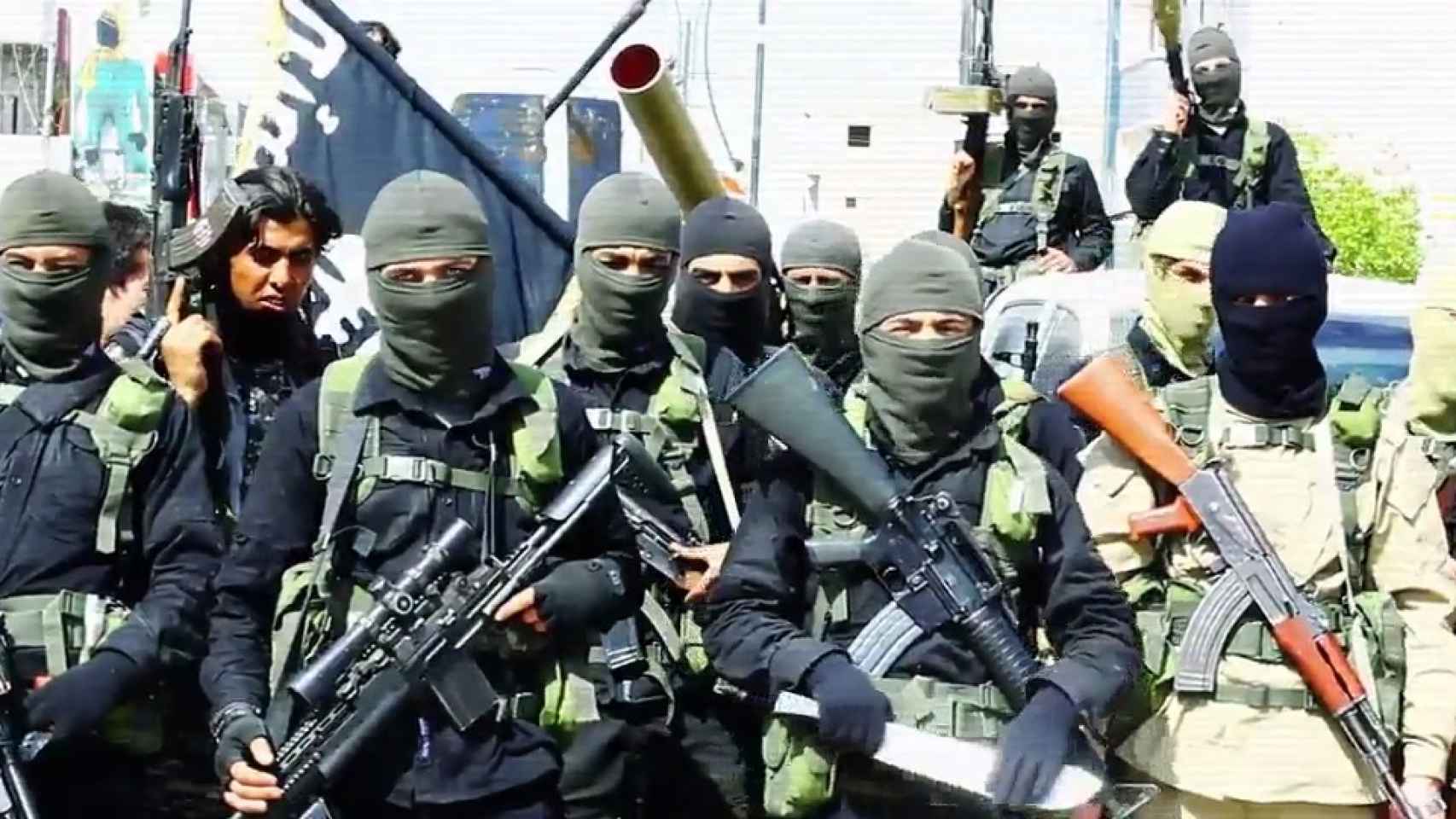 Miembros chechenos del Estado Islámico.