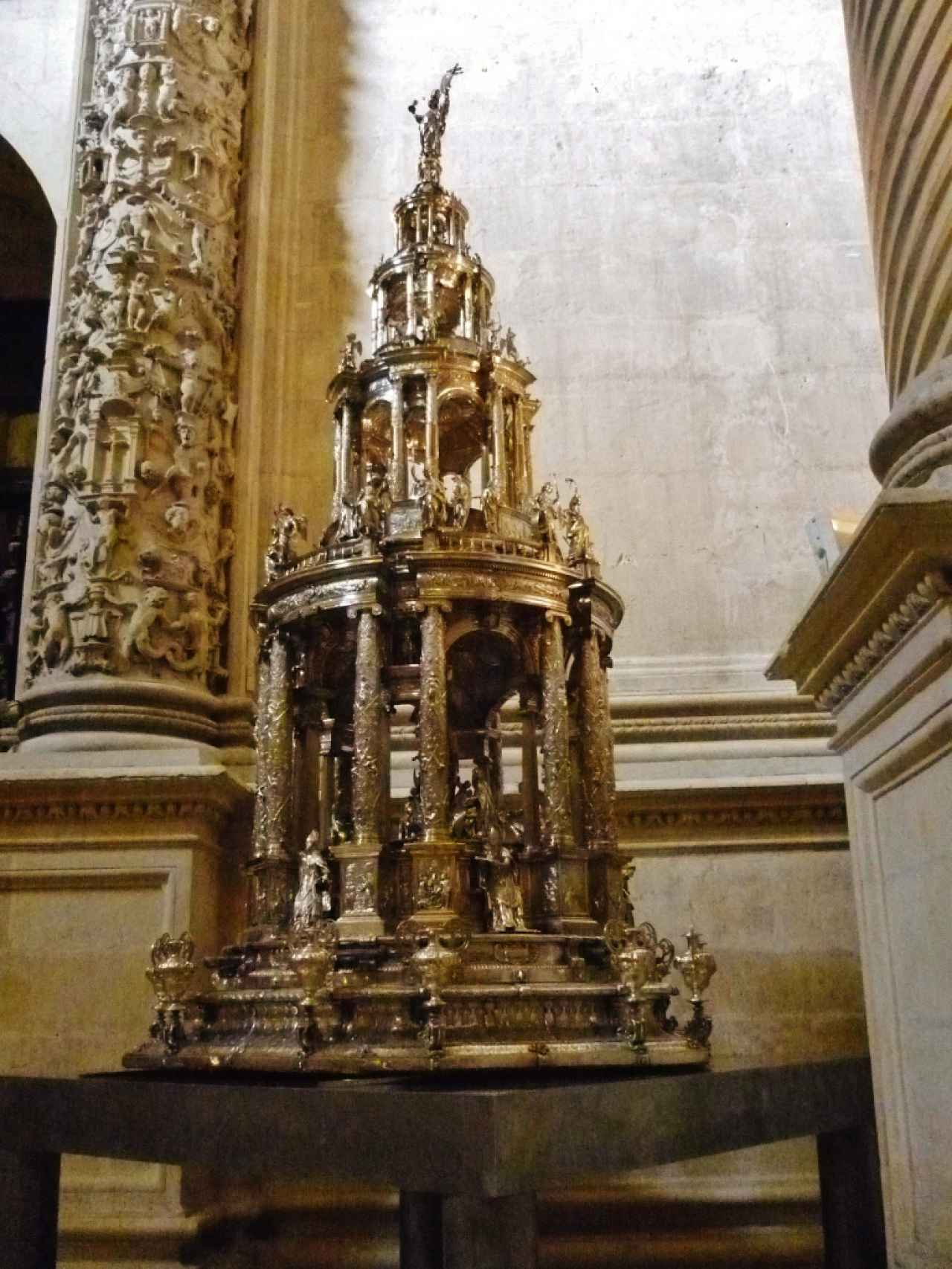 Custodia procesional de la Catedral de Sevilla, hecha por Juan de Arfe, en 1587.