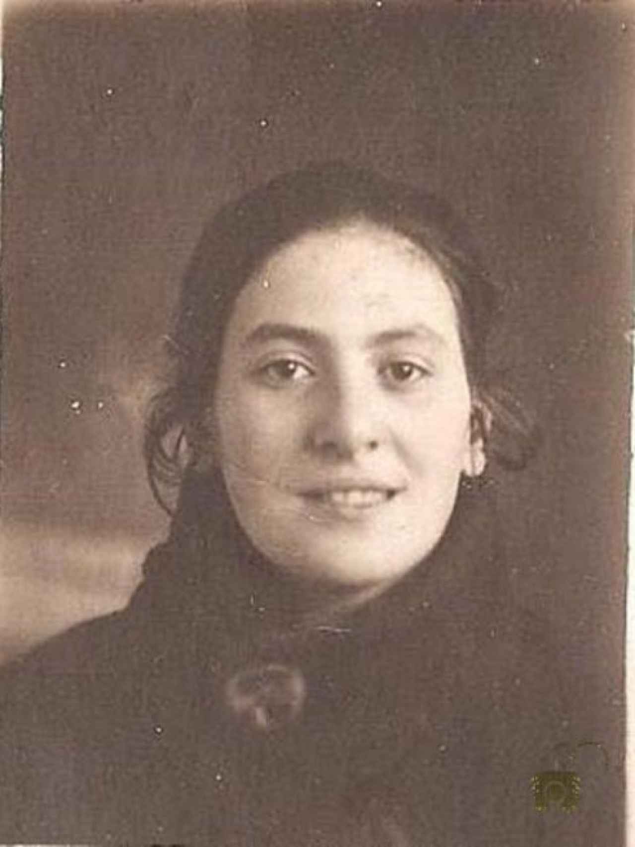 Yevguenia mandó esta fotografía a su madre por carta, en 1926.