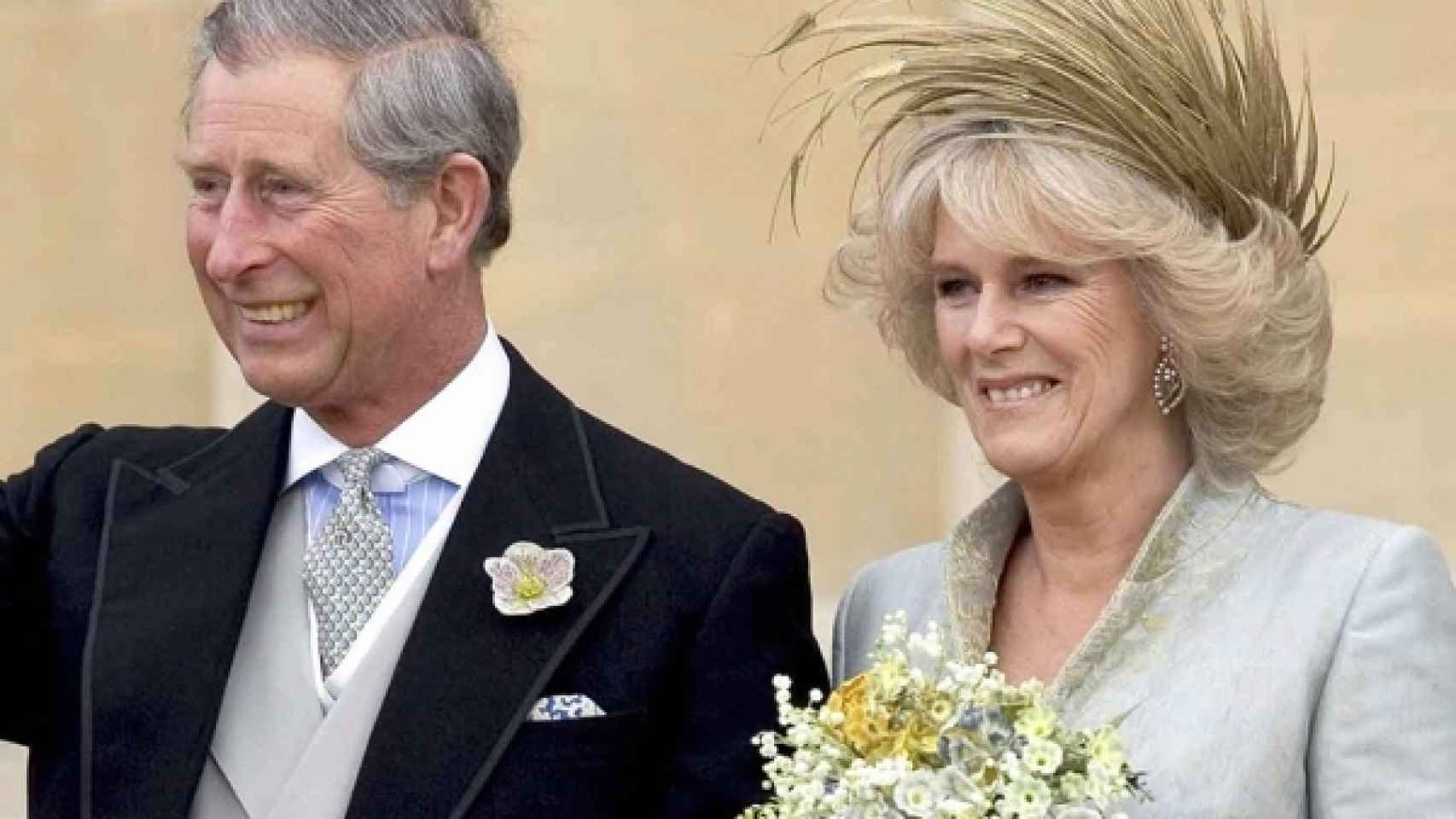 Imagen de la pareja a la salida de la capilla. Kensington Palace.