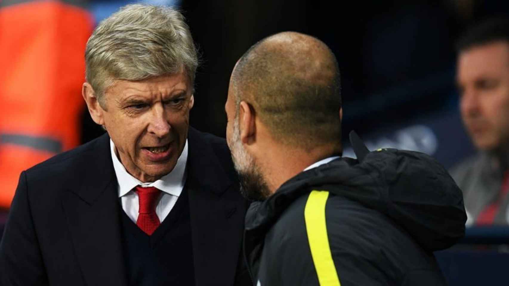 Arsène Wenger y Pep Guardiola se saludan antes de un partido entre Arsenal y Manchester City. Foto: arsenal.com