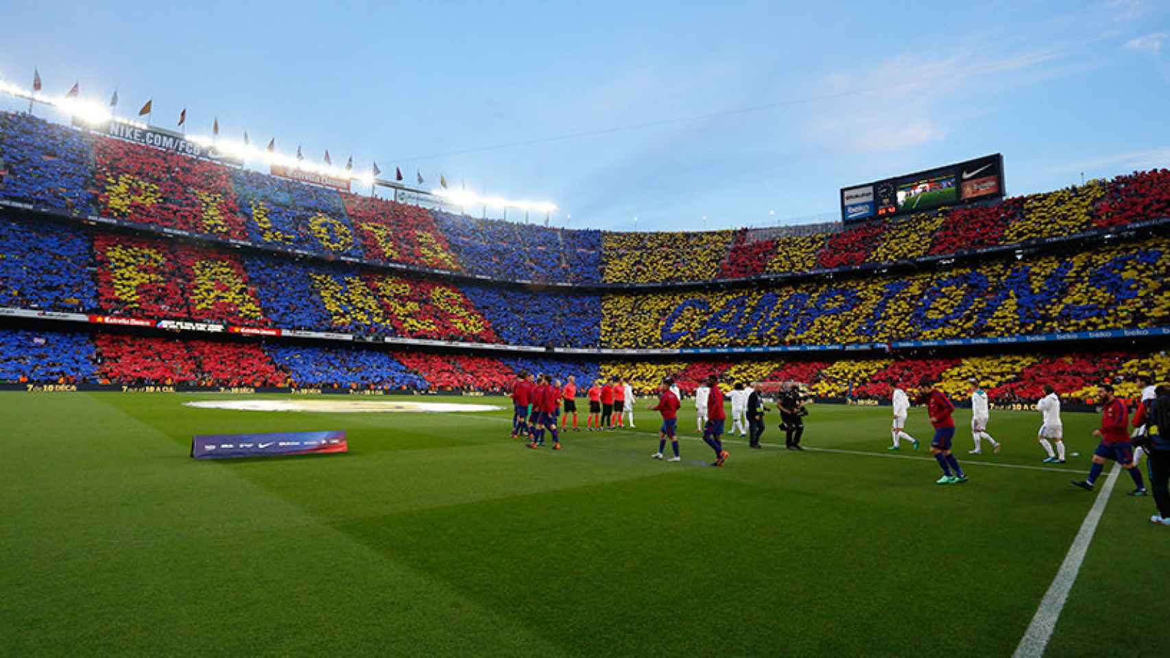 Mosaico del Camp Nou para El Clásico. Foto: Manu Laya/El Bernabéu
