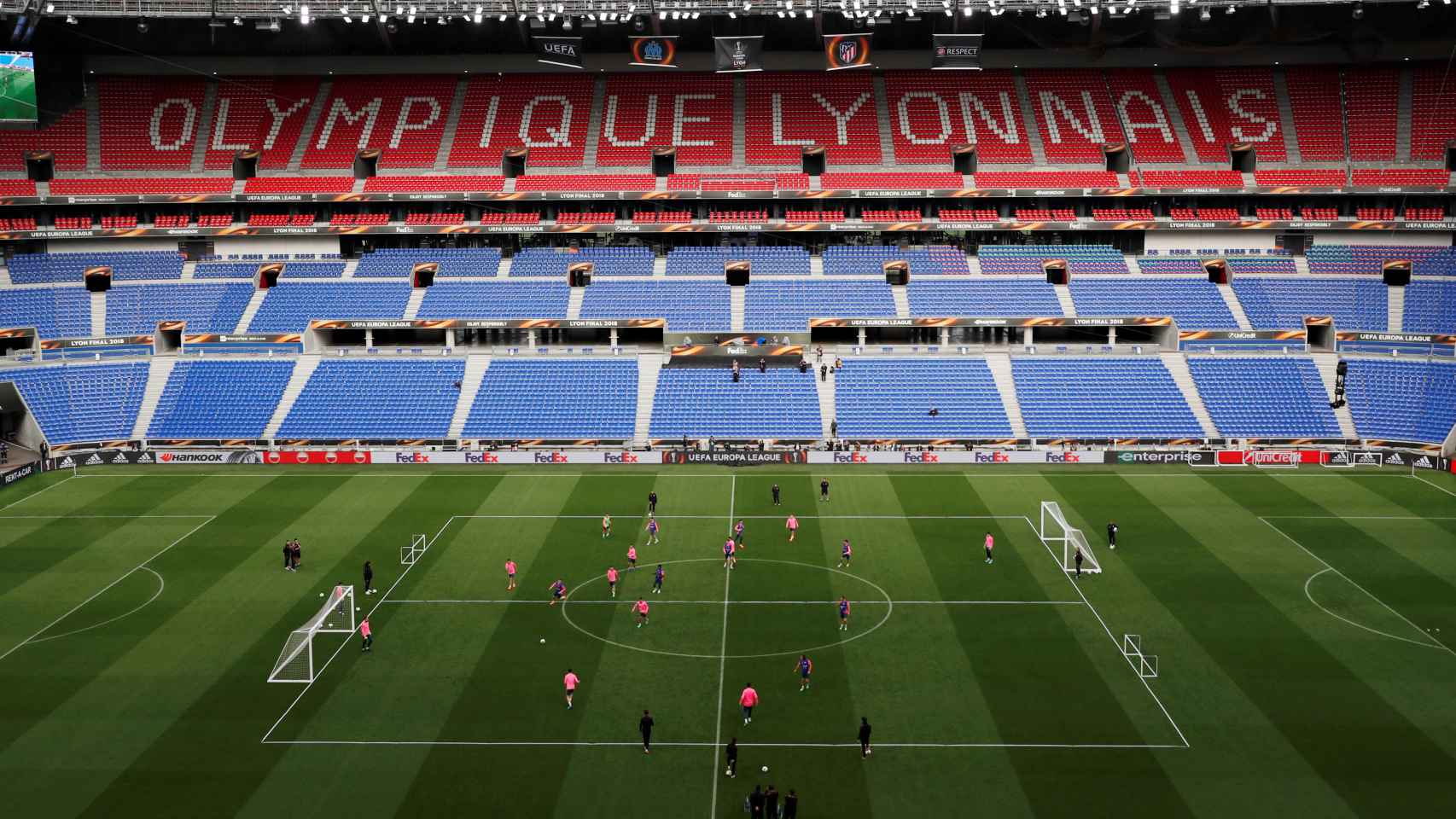 El Atlético de Madrid se entrena en el estadio del Olympique de Lyon.