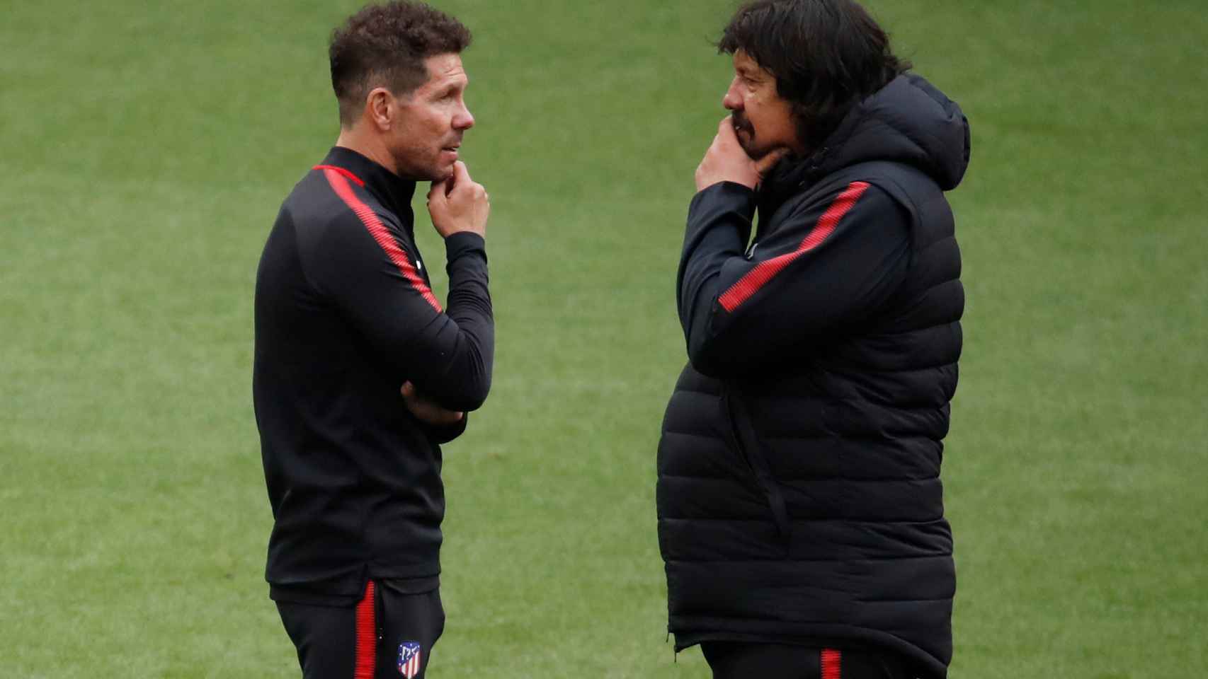 Simeone y el Mono Burgos en el entrenamiento previo a la final de la Europa League