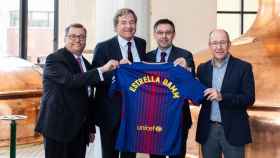 Imagen del acuerdo entre Estrella Damm y Barcelona.