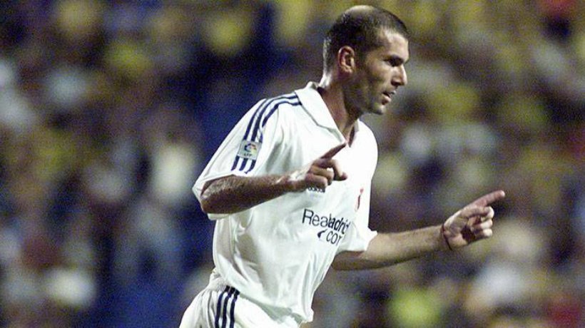 Zidane, en su etapa como jugador del Real Madrid, celebrando un gol
